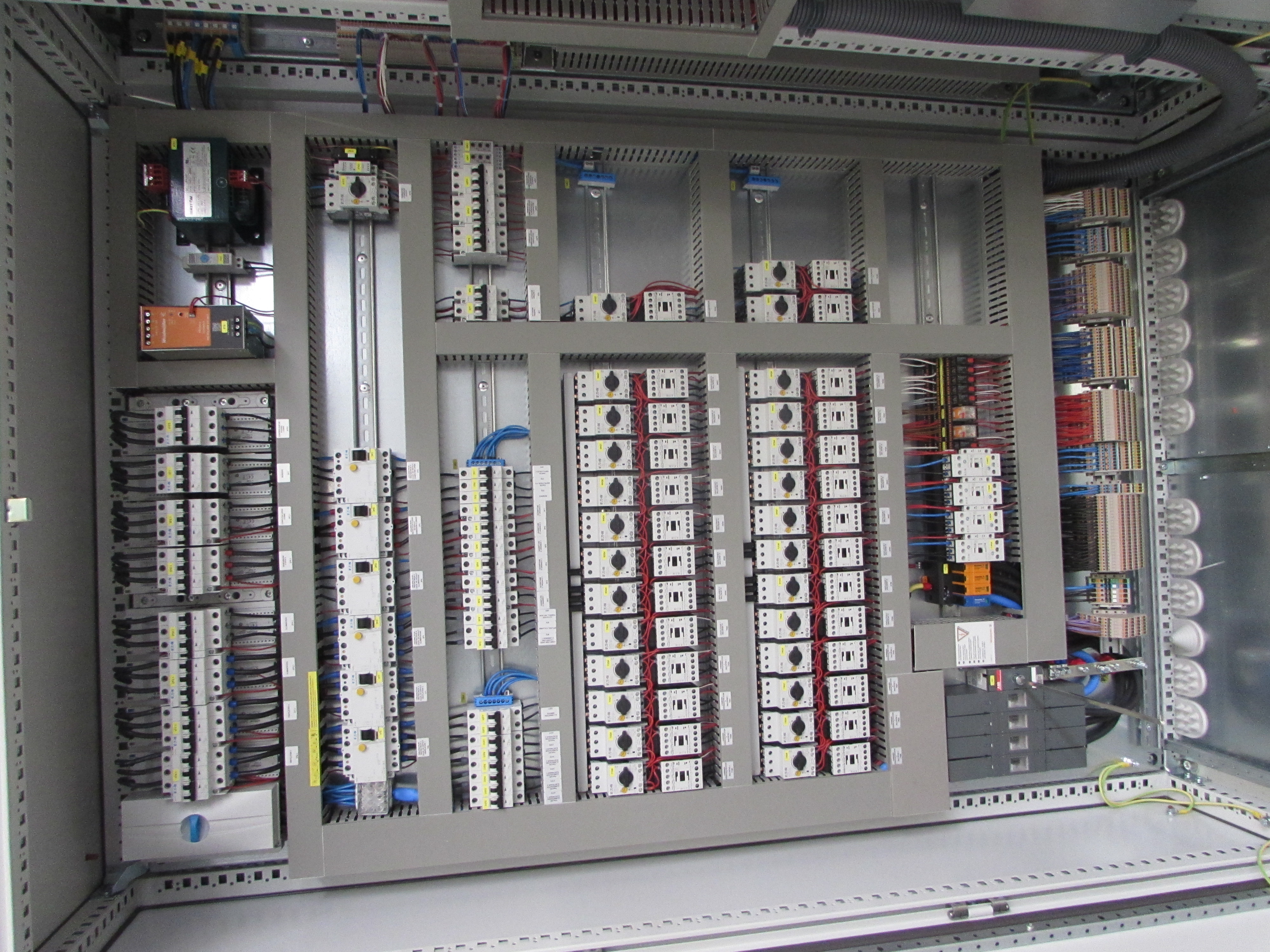 Control cabinet layer house - UV600 5r8t